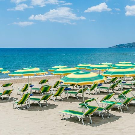 Hotel Bacco Ашеа Екстер'єр фото
