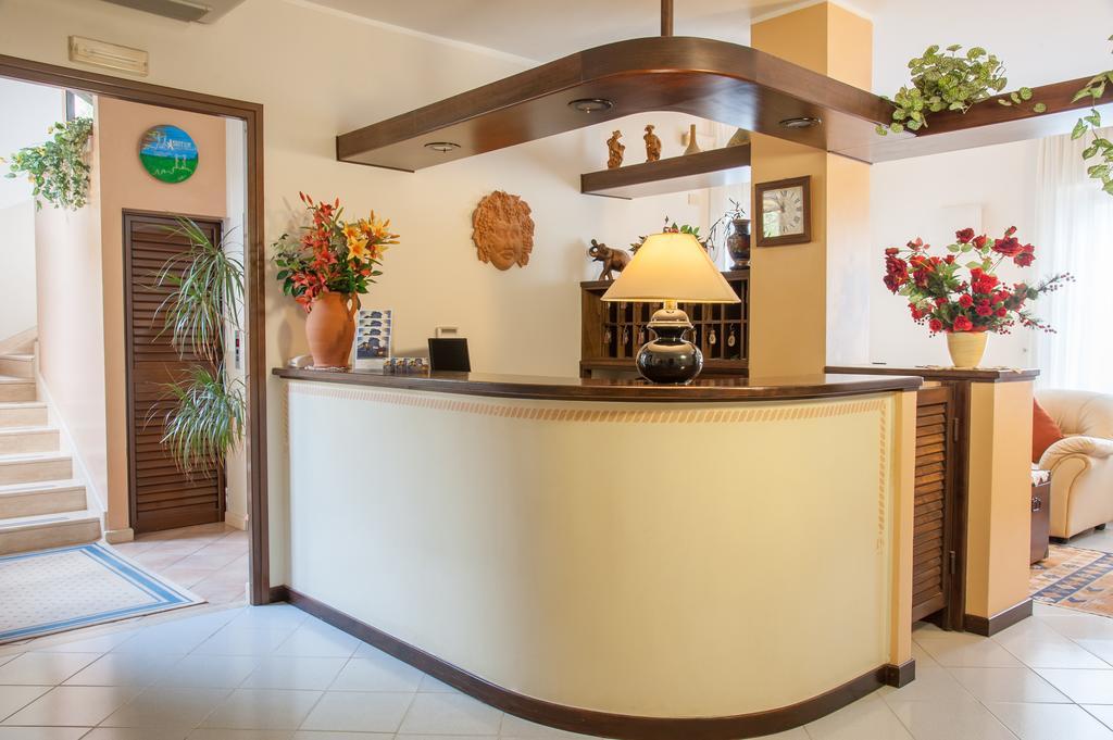 Hotel Bacco Ашеа Екстер'єр фото